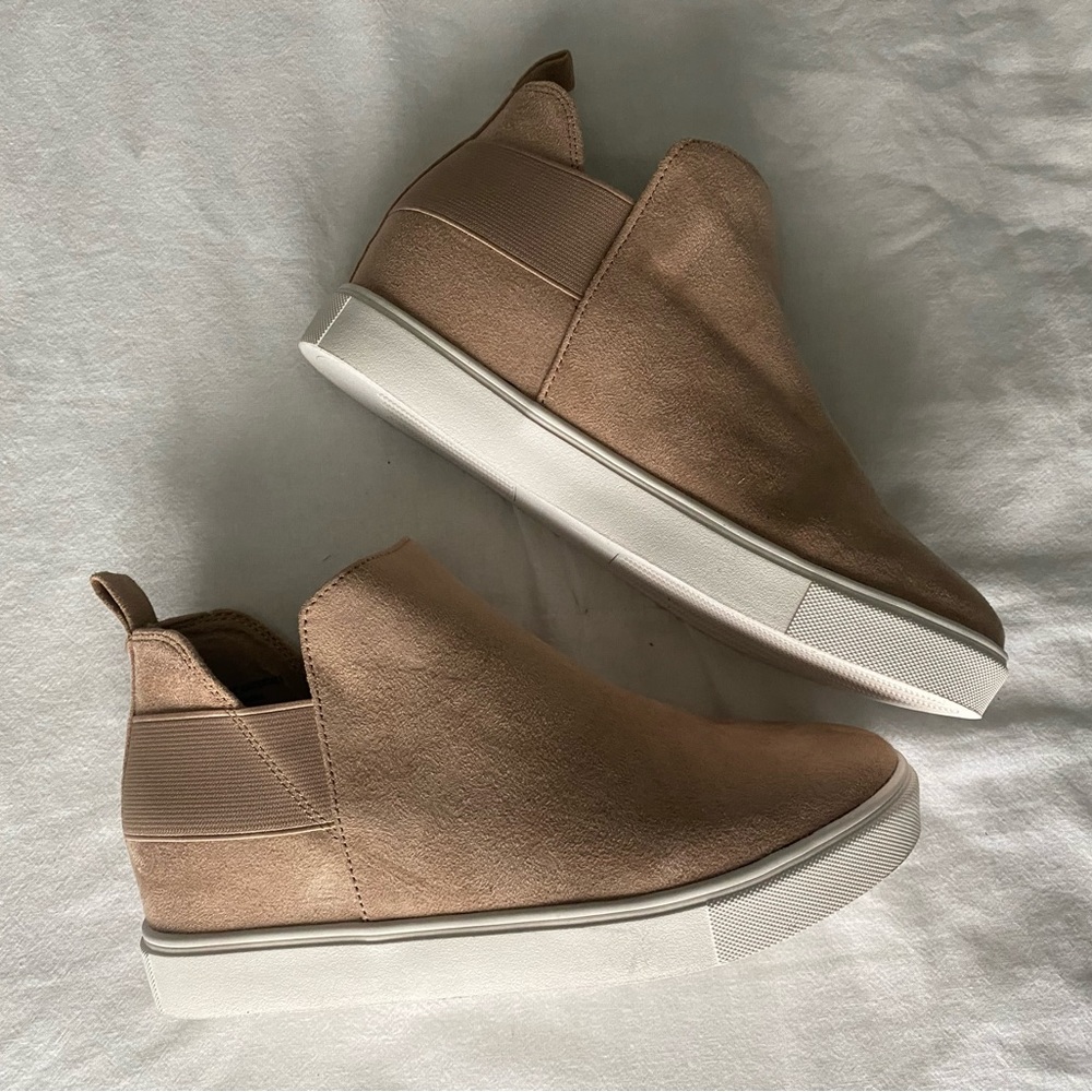 Soda shoes taupe wedged sneaker/boot size 9